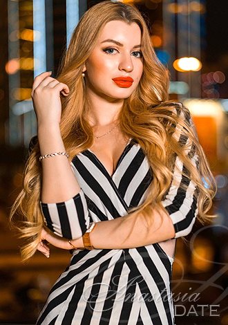 Gorgeous single women and man: blonde Russian dating partner Aleksandra from Rome